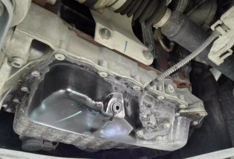 發(fā)動機(jī)油底殼螺絲可以纏生料帶嗎？